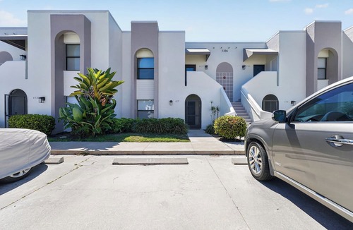 Central Naples Condo | Sunny Naples Getaway- 2BR Condo with Pool, Tennis, & Minutes to Beach