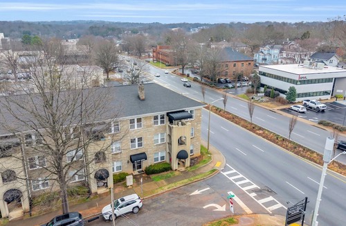 Greenville Downtown Condo | Groovy 2BR Downtown Greenville Condo w/ King Beds