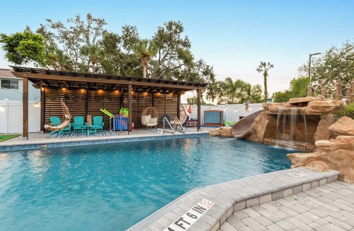 South Bradenton Condo | Cedar Run Resort - Roam Hospitality