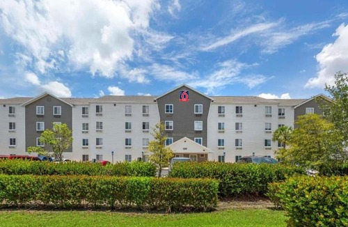 Fort Myers Apartment | Studio 6 Fort Myers|Cozy 2 Full Beds,Nsmk|Kitchen