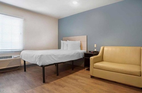 Fort Myers Apartment | ADA Full Bed,Tub,Nsmk|Kitchen|Studio 6 Fort Myers