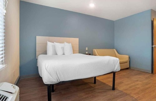 Fort Myers Apartment | ADA Full Bed,Tub,Nsmk|Kitchen|Studio 6 Fort Myers