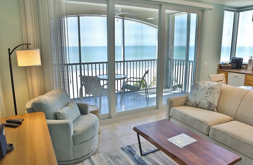 Mid Island Condo | Cornerstone 402- Beachfront - 1 bed/1 bath condo on Fort Myers Beach