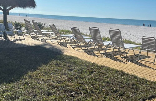 Mid Island Condo | Beach Front 1-bedroom condo mid island Fort Myers Beach