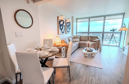 Fort Myers River District Apartment | Skyline Serenity Downtown Fort Myers 1BR Pool Gym & City Views