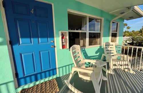 Goodwins Island Apartment | PIRATES COVE Inn & Marina - Apartment 4 - formerly Malu Lani Inn