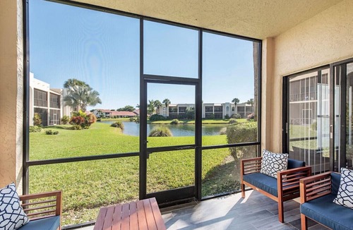 Central Naples Condo | Tennis/Pickleball Hot Tub Pool 5m-Beach & Dwntwn