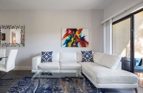 Central Naples Condo | Tennis/Pickleball Hot Tub Pool 5m-Beach & Dwntwn