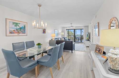 Sanibel Condo | Lagoon & Gulf Views, Steps to the Beach, Beautifully Updated Condo