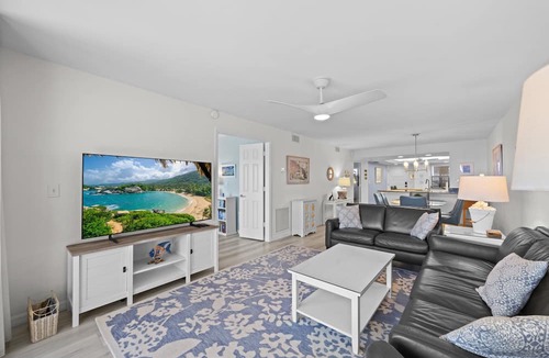Sanibel Condo | Lagoon & Gulf Views, Steps to the Beach, Beautifully Updated Condo