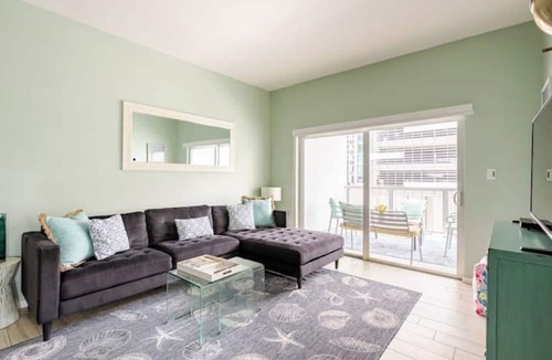 Midtown Condo | Seaview Balcony w/seats freeDrinks! freeGarage PetsOK Full Kitchen on-prem WD