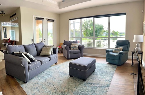 Mariner House | Salty Seahorse Serenade Lake 4-bedroom house in Cape Coral A/C POOL WiFi