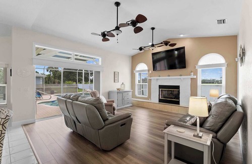 Port Charlotte House | Family Lake Front Getaway, Heated Pool Dock/Kayak