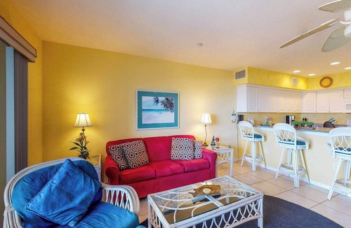 Independence Square Condo | Beachfront condo with washer dryer pool and hot tub dog friendly
