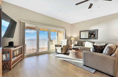 Independence Square Condo | Beachfront condo with pool hot tub and Gulf views from the balcony