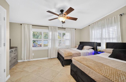 Tampa House | Luxury tampa home.Heated Pool&Game Room