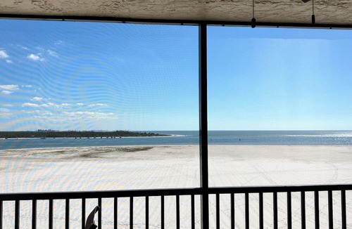 South Island Condo | Carlos Pointe 434 - Direct beachfront Luxury condo Sleeps 4/5