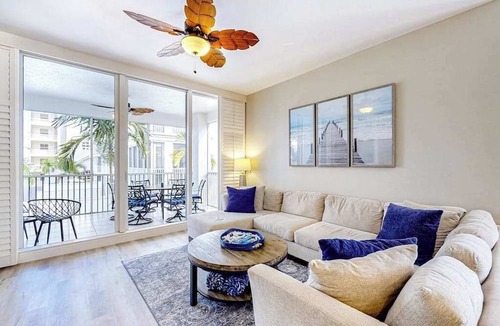 Vanderbilt Beach Condo | Beautiful, luxury condo in Regatta at Vanderbilt Beach with hot tub, gym & lanai