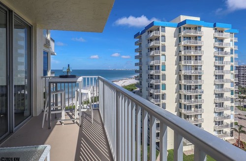 South Island Condo | Best Bargain On Beach! Condo Right On Gulf! Pool! Tennis! Pickleball! Beachfront! EBT808C