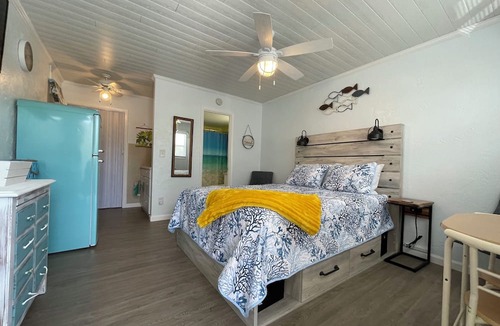 Golden Beach Apartment | Venice Island's Paradise By The Sea