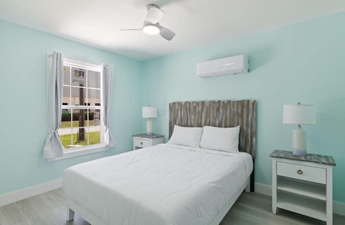 Bonita Springs Apartment | Egret Bungalow- Renovated Cottage near Beaches