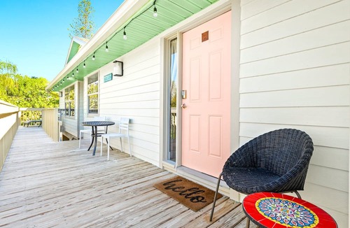 Siesta Key Apartment | Gertrude's Siesta | 8-steps to Beach Path! 4-min Dining & Music! Hammocks, Snorkeling, Sunsets!
