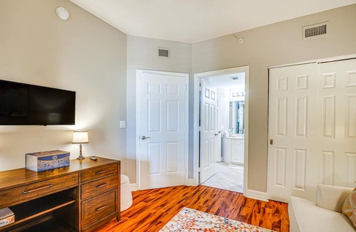 East 1st Street Condo | Riverfront Fort Myers Condo w/Community Amenities