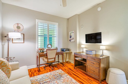 East 1st Street Condo | Riverfront Fort Myers Condo w/Community Amenities