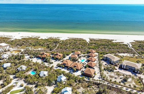 Sanibel Condo | Relax on your private deck with Gulf views Sanibel Island - Pet Friendly - Signal Inn 09