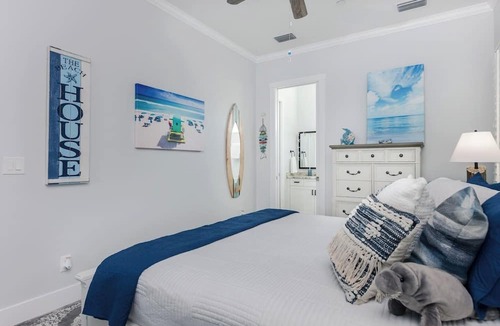 Cape Harbour Apartment | Manatee Suite 1 Funky Fish House at Cape Harbour