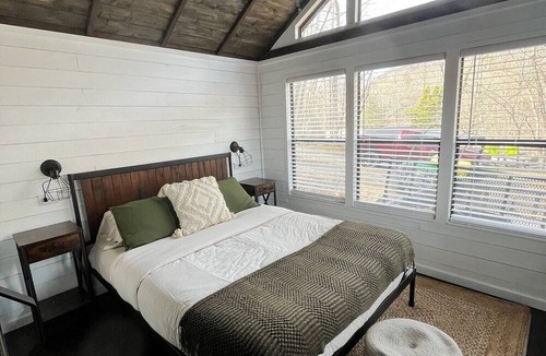 Saluda Cabin | Cozy Mountainside Cottage along the Green River with the comforts of home!