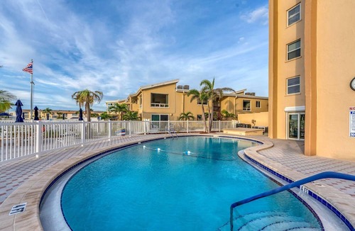 Venice Condo | Expansive Gulf Views from Balcony | San Marco on Venice with Private Beach | Heated Pool | King Bed