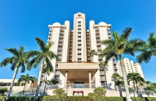 Park Shore Condo | Beachfront condo with exceptional views – CL0802