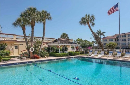 Longboat Key Condo | Charming 2BR ground floor condo in Beach Harbor Club on Longboat Key - Sea Ya