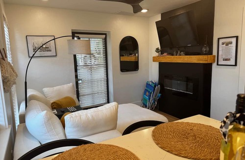 Fort Myers River District Apartment | Walk to River District Eats/Shops! Cozy Vibes, Short Drive to Beaches.
