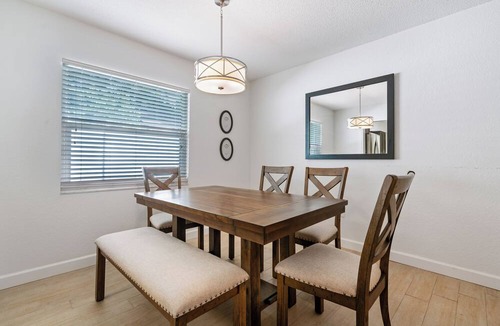 Arlington Park House | Charming 2-bedroom house in lovely Sarasota with AC, WiFi
