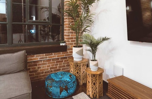 Arcadia Apartment | Cozy Mill Loft w/2 king beds, huge windows