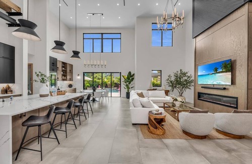 Arlington Park House | Coastal Luxe, Spacious 5bedroom house 5miles to Siesta with saltwater pool, WiFi