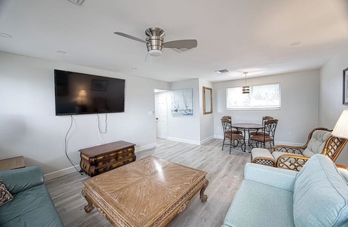 West 1st Street Apartment | Cozy 1-bedroom 2nd floor overlooking the River District in Downtown Fort Myers