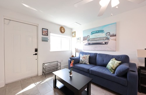 McGregor Apartment | Havana Nights Honeymoon: King Bed, Sofabed, Patio & Wi-Fi – Book Your Escape!