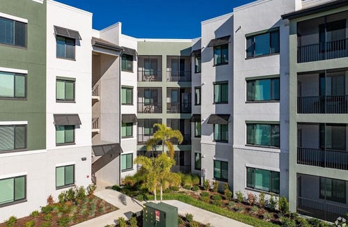Palmetto Apartment | Landing | Stylish 2BD, Pool, Clubhouse