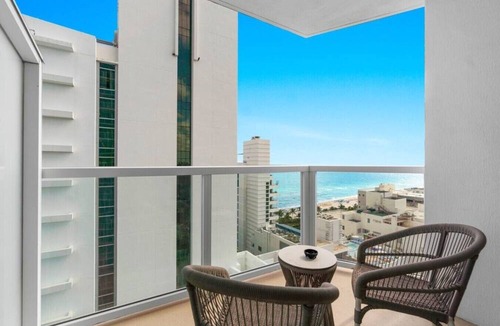 Mid Beach Apartment | Fontainebleau II Tresor Jr Suite Ocean View