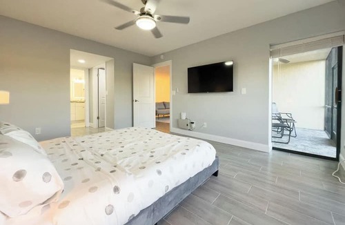 Iona Condo | Welcome to Your Luxurious Golf Getaway!
