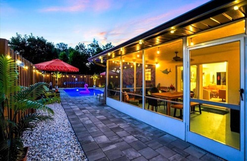 Whitfield House | Private Family Oasis |Heated Pool | Mini Golf | Game Room | Near IMG | Beaches