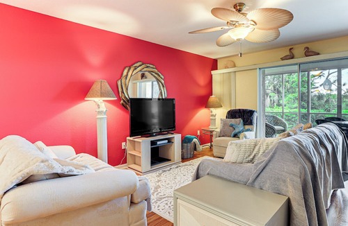 Englewood Condo | 8 Mi to Beach w/Pool Access: Englewood Condo!
