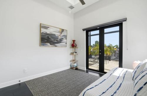 Connors House | Spacious Luxury Waterfront Retreat with Pool & Spa