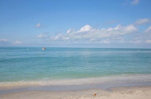 Grove City House | The Salty Sister Bayside Retreat Near Manasota Key Sleeps 6