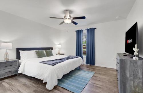 Diplomat House | 2 New and Stunning homes with Heated Saltwater Pools and Piers