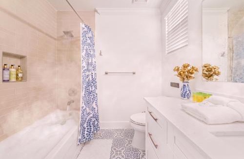 University House | Ultimate Tampa Stay Dual Units 6BR Sleeps 17
