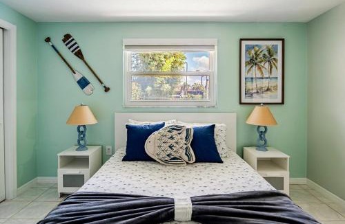 Edgewater House | Spacious Beach House with Ocean Access